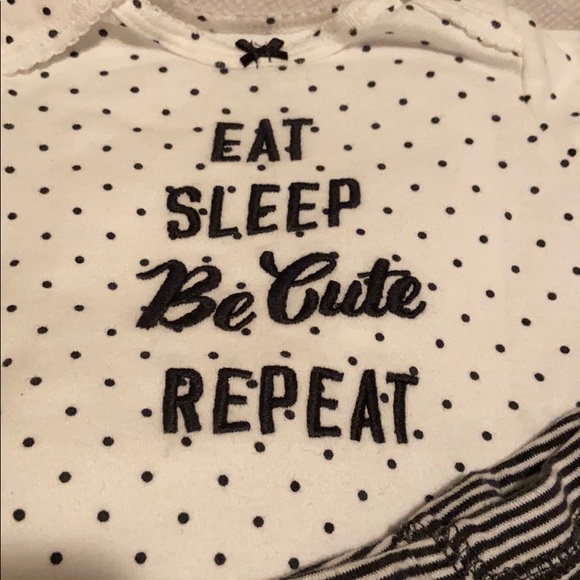 Baby outfit 🖤 - Picture 3 of 4